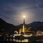 See- Und Bergblick In Bestlage Am Tegernsee